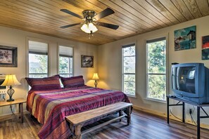 6 bedrooms, iron/ironing board, Internet, bed sheets