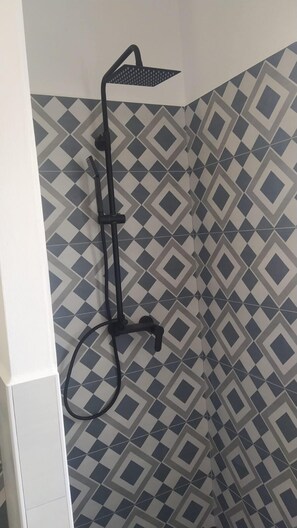 Shower, hair dryer, bidet, towels - Near the sea in Marina di Cecina (Cecina)