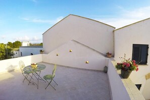 Outdoor dining - Nonno Toto` Suite with Private Terrace (Marsala)