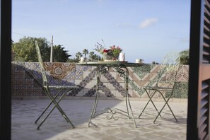 Outdoor dining - Nonno Federico Suite with Private Terrace (Marsala)