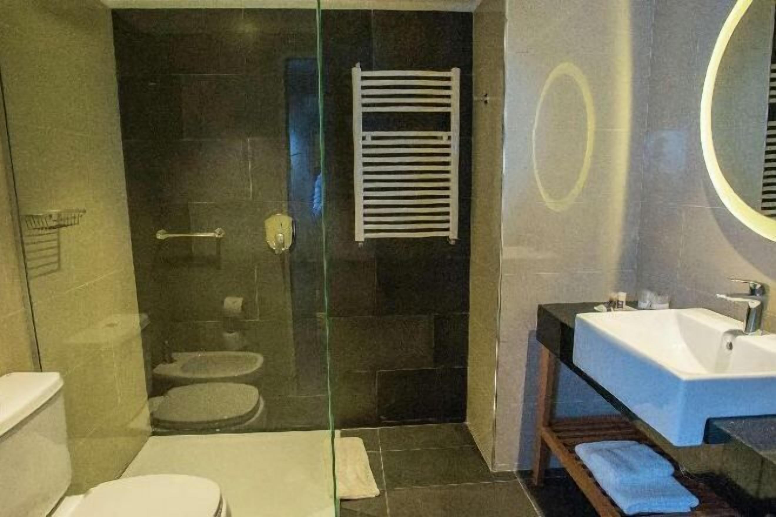 Bathroom | Shower, rainfall showerhead, free toiletries, hair dryer