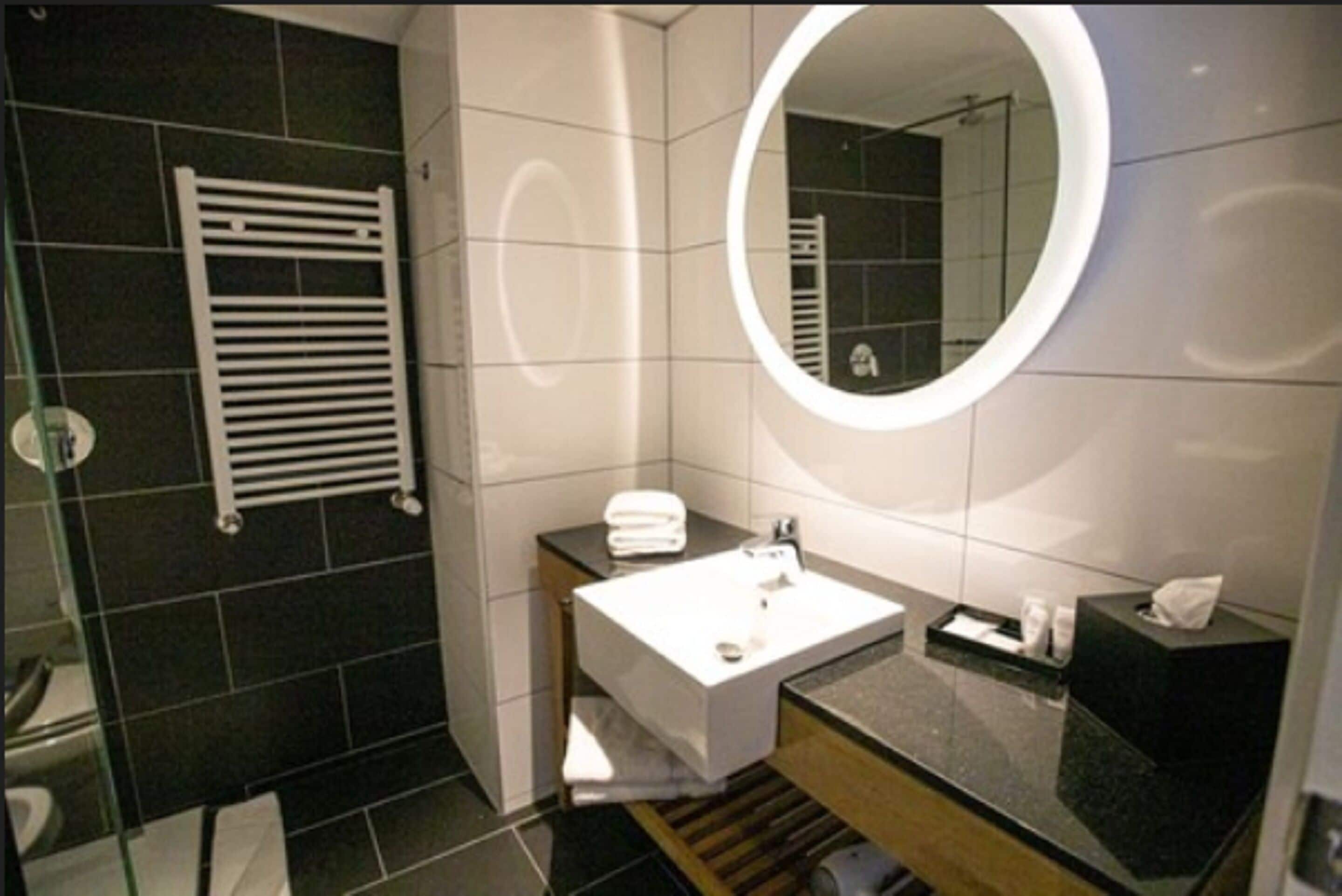 room, 2 double beds, city view | bathroom sink