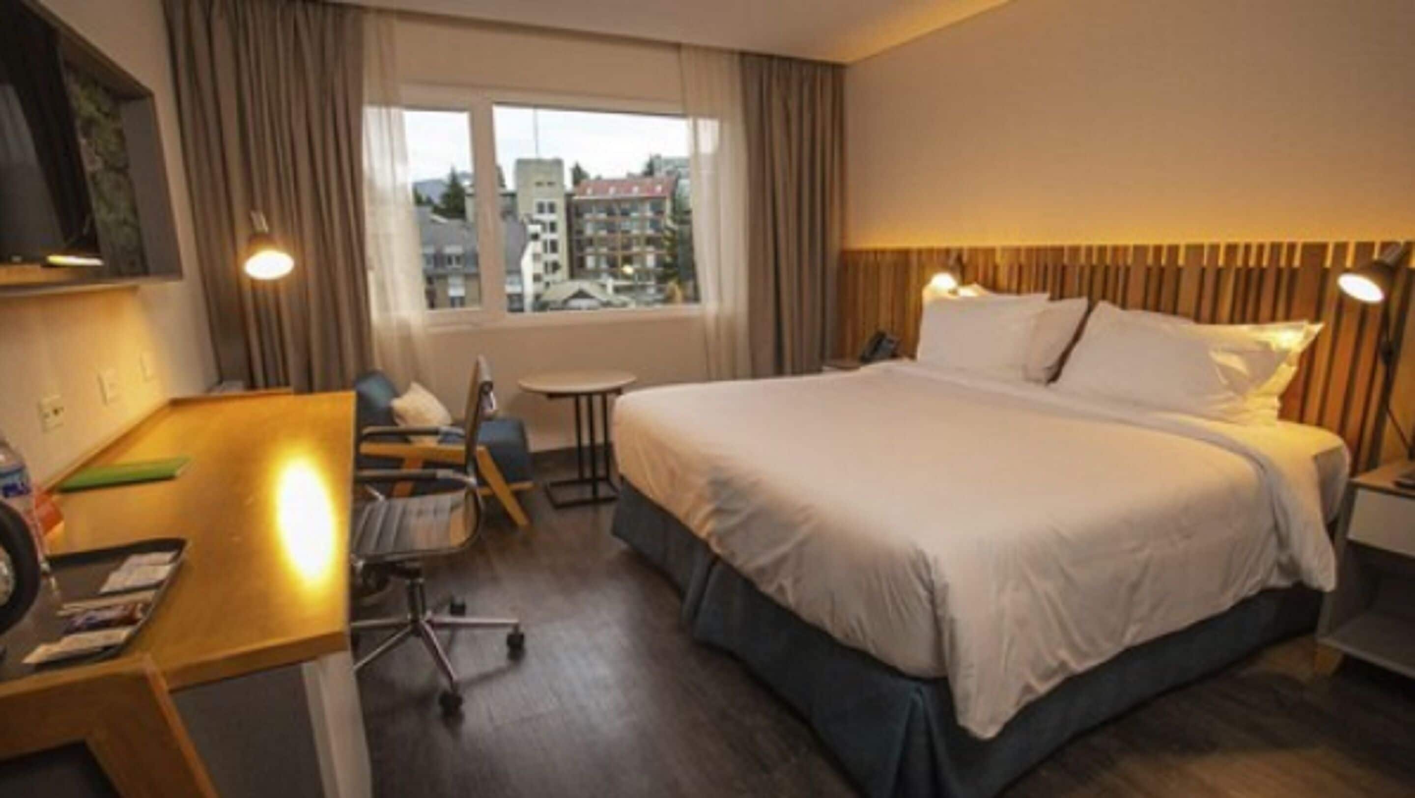 room, 1 king bed, city view | minibar, in-room safe, desk, laptop workspace