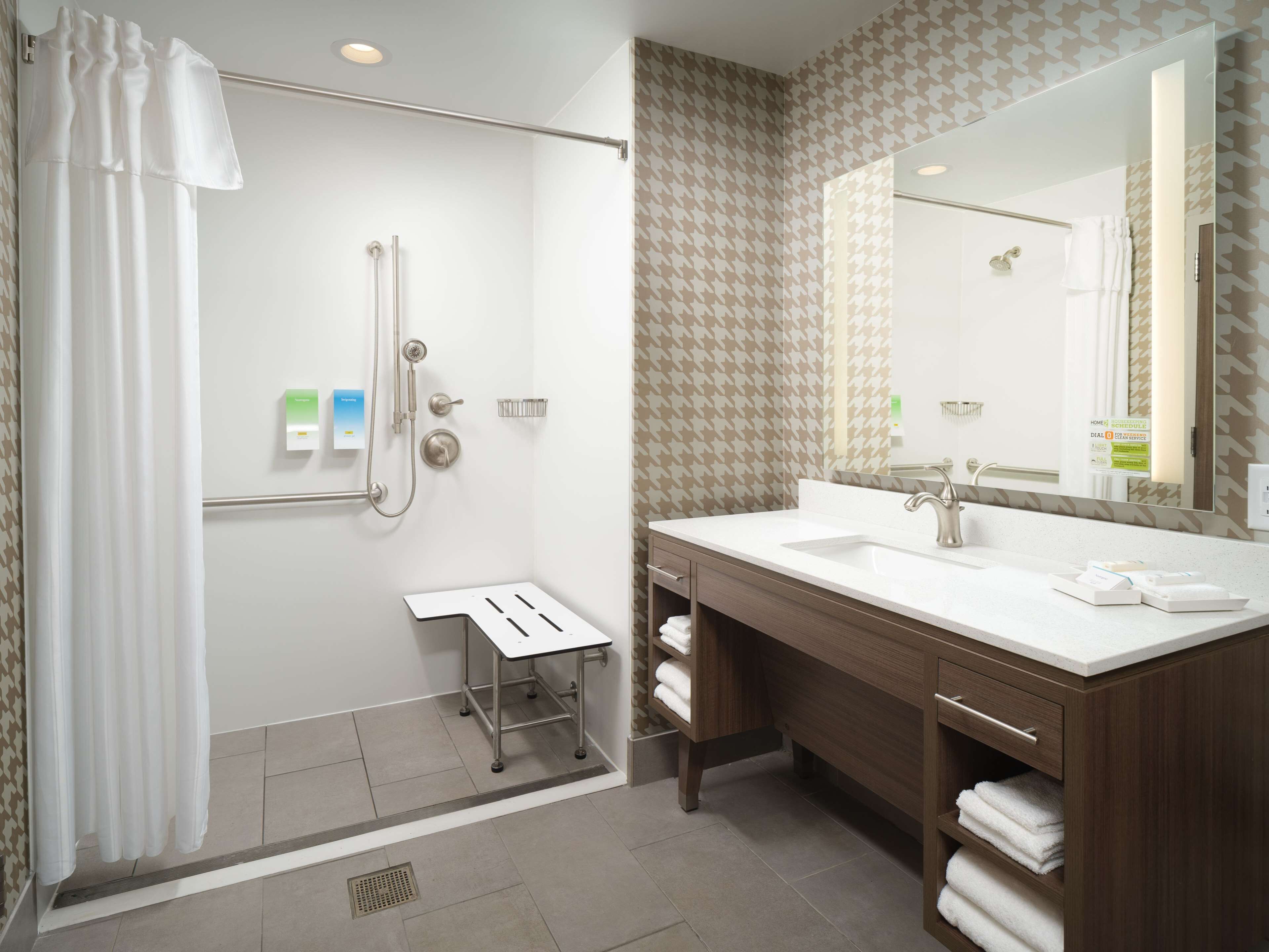 suite, 1 king bed, accessible (roll-in shower) | bathroom shower