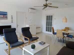 Smart TV - Very spacious apartment, almost on the first line. Ocean view and garden (roses)