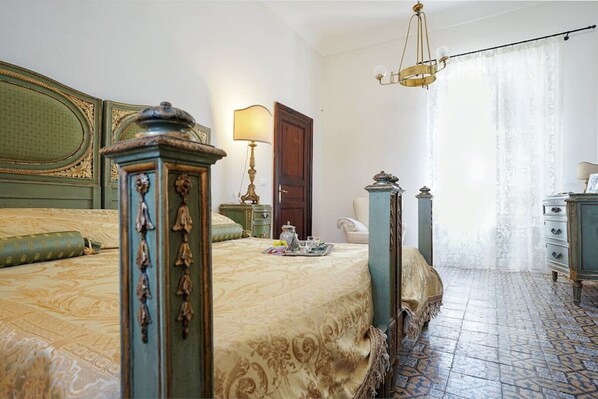 1 habitación, wifi y ropa de cama