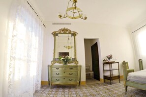 1 bedroom, WiFi, bed sheets - Nonna Angela Suite with Living Room  (Marsala)