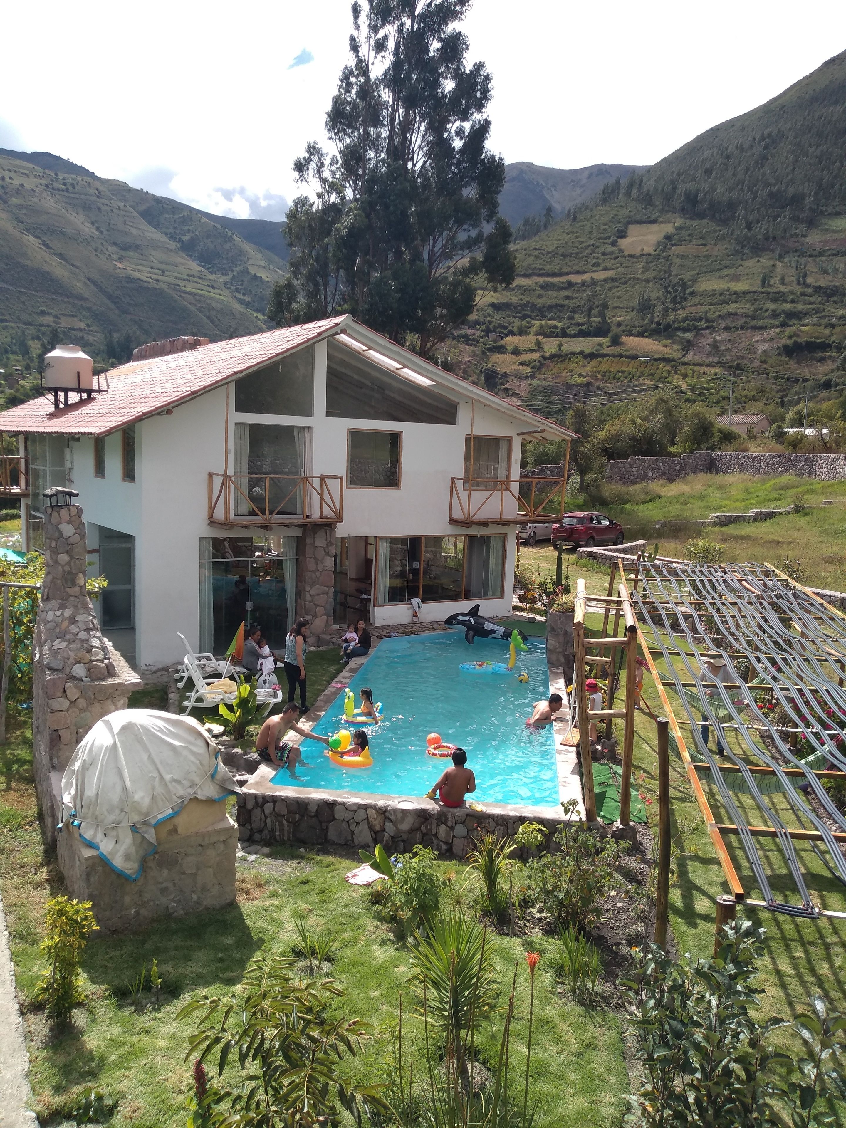 Fachada de la propiedad por la tarde o noche