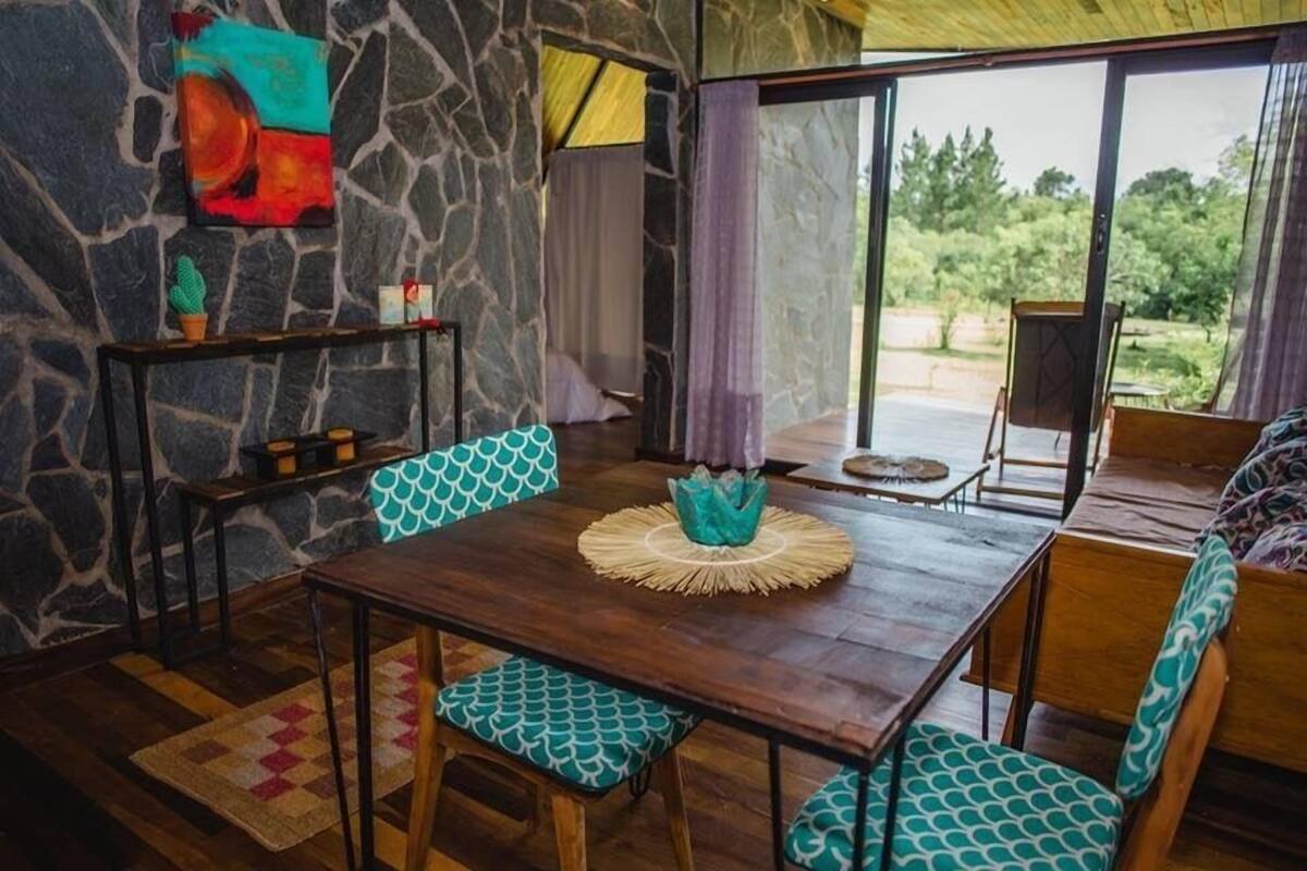 Loft superior, 1 cama King size y sofá cama, para no fumadores, vista al parque | 1 habitación, ropa de cama de alta calidad y edredón