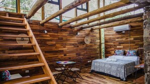 Chalet rustique Design, 1 très grand lit, non-fumeur, vue sur le parc