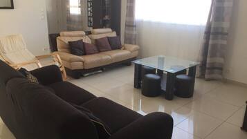 Télévision, jeux vidéo, lecteur de DVD, livres