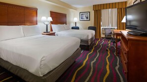 Desk, laptop workspace, iron/ironing board, free WiFi - Clarion Pointe Jacksonville Near Camp Lejeune (Jacksonville)
