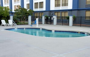Pool - Clarion Pointe Jacksonville Near Camp Lejeune (Jacksonville)