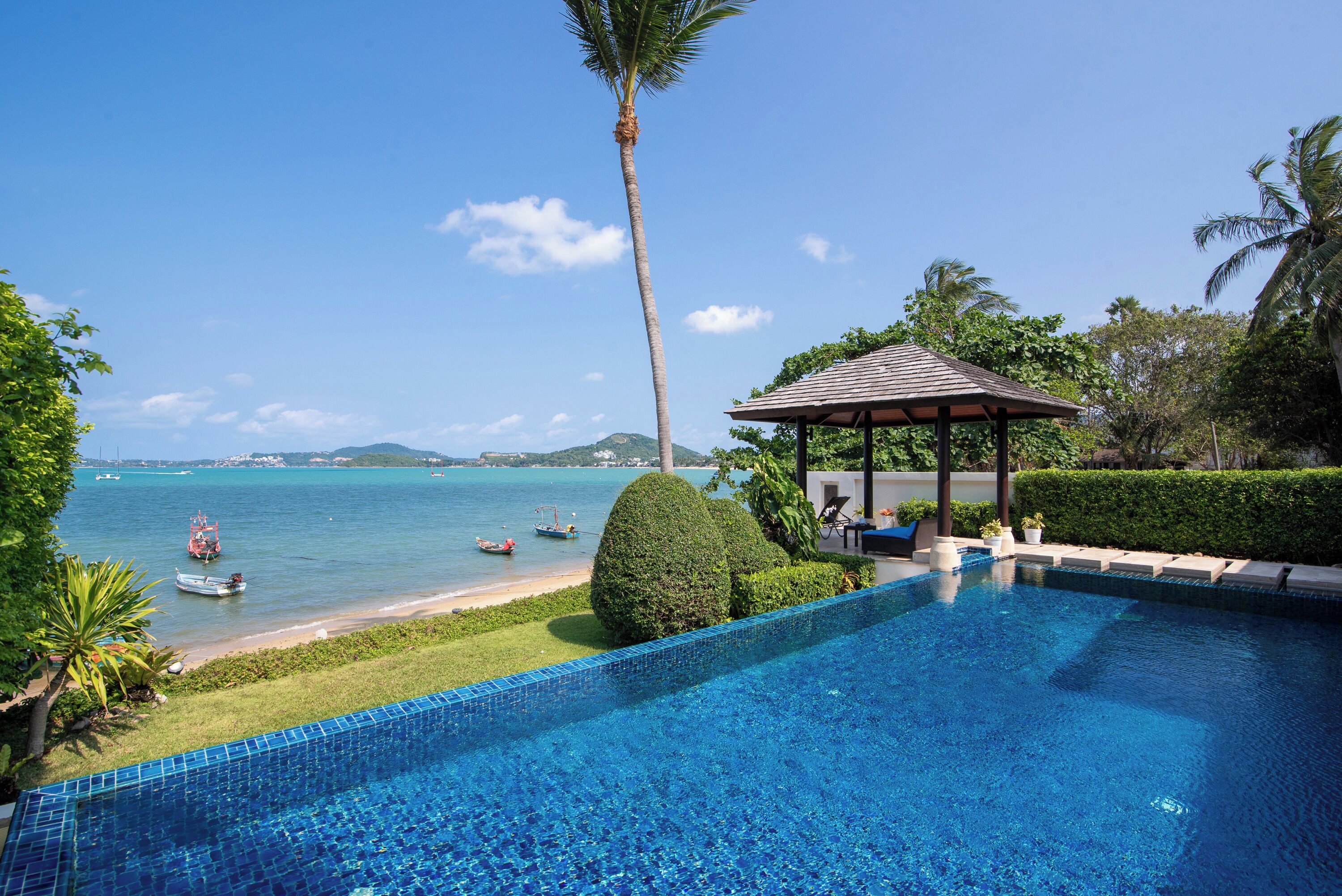 Outdoor pool, sun loungers