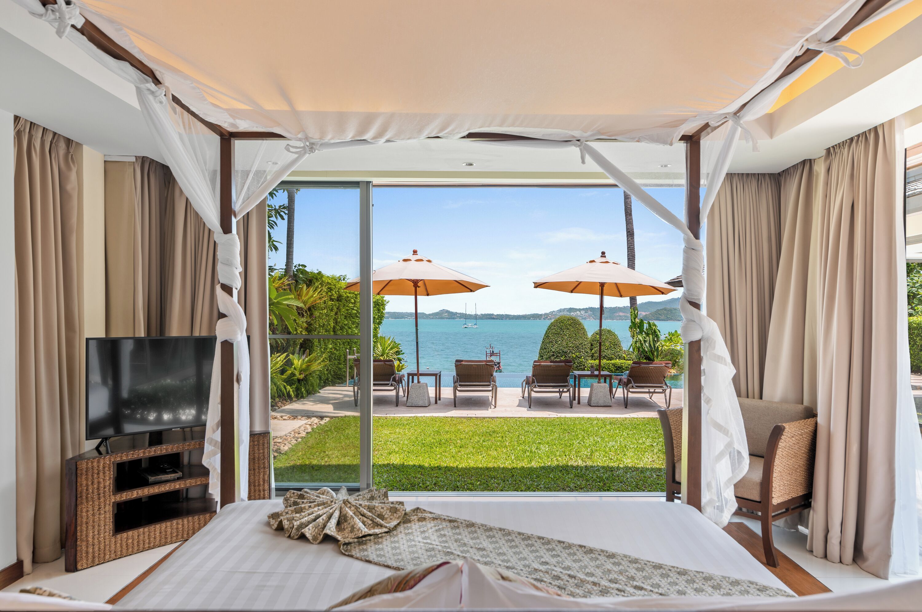 4 bedrooms, in-room safe, WiFi, bed sheets