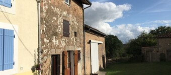 Notre maison à Foulounoux est confortable, détendue et rustique et nous l'adorons!