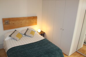 2 chambres, lit de bébé portatif, Wi-Fi, literie fournie