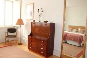 2 bedrooms, travel crib, WiFi, bed sheets