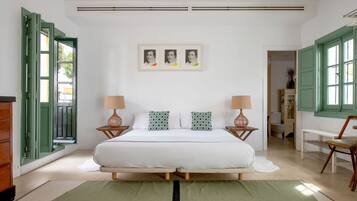 3 slaapkamers, geluiddichte muren, een strijkplank/strijkijzer, internet