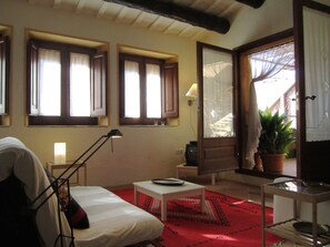 2 slaapkamers, een bureau, een strijkplank/strijkijzer, gratis wifi