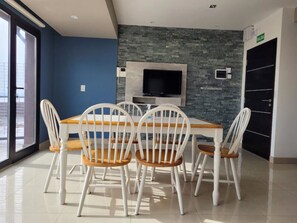 Apartment (Krund) | In-room dining