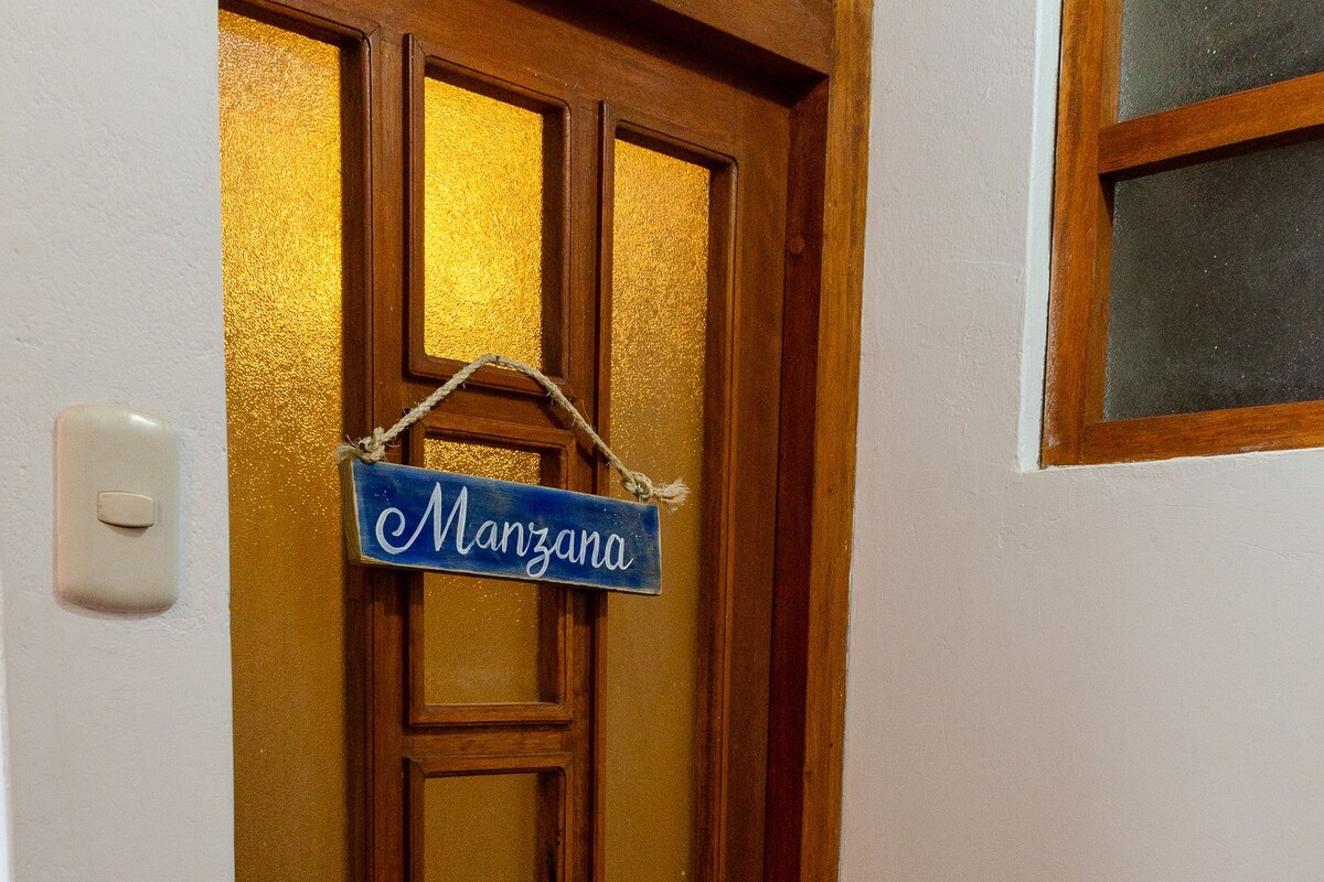 Double Room, 1 Queen Bed, Shared Bathroom (Habitacion Carrot) | Free WiFi