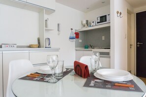 Estudio, balcón (Onas) | Servicio de comidas en la habitación