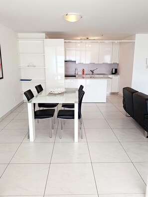 Dining - City center with stunning lake views. 405 (locarno)