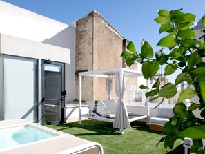 Outdoor spa tub - Hommyhome Arenal Luxury (Sevilla)