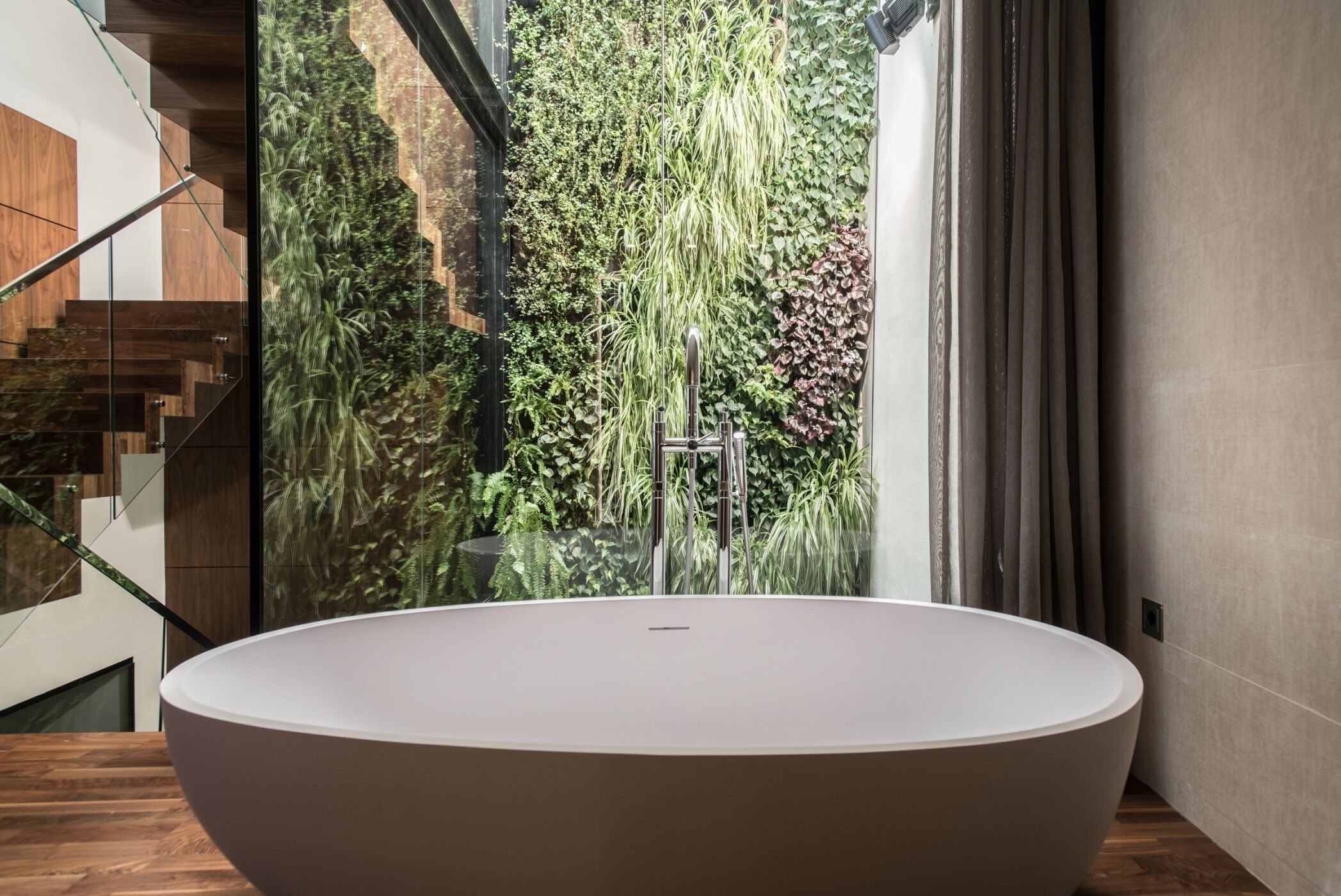 Bathtub, free toiletries, hair dryer, towels