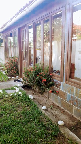 House 2 blocks from Jaconé beach, prime street 5 minutes from the main shops