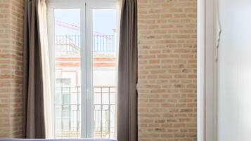 1 slaapkamer, een strijkplank/strijkijzer, gratis internet, beddengoed