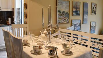 Villa, Sea View | In-room dining