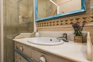 Shower, hair dryer, towels - Hommyhome San Isidoro 2F (Sevilla)