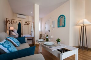 TV - Hommyhome Pozo Santo Penthouse (Seville)