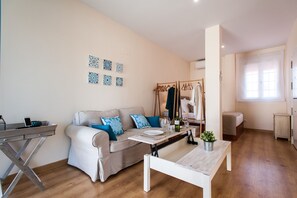 TV - Hommyhome Pozo Santo Penthouse (Seville)