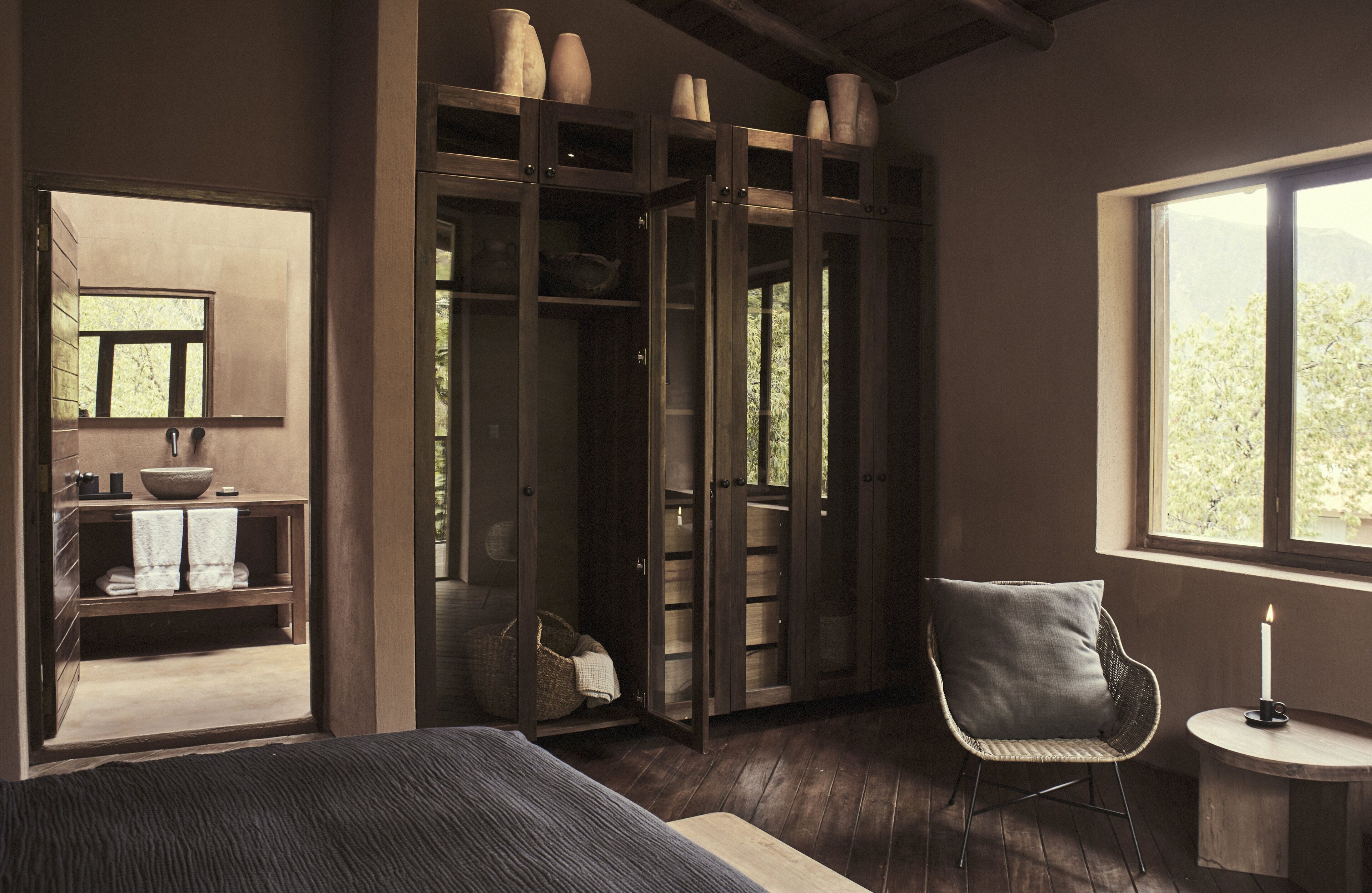 premium bedding, free wifi, bed sheets