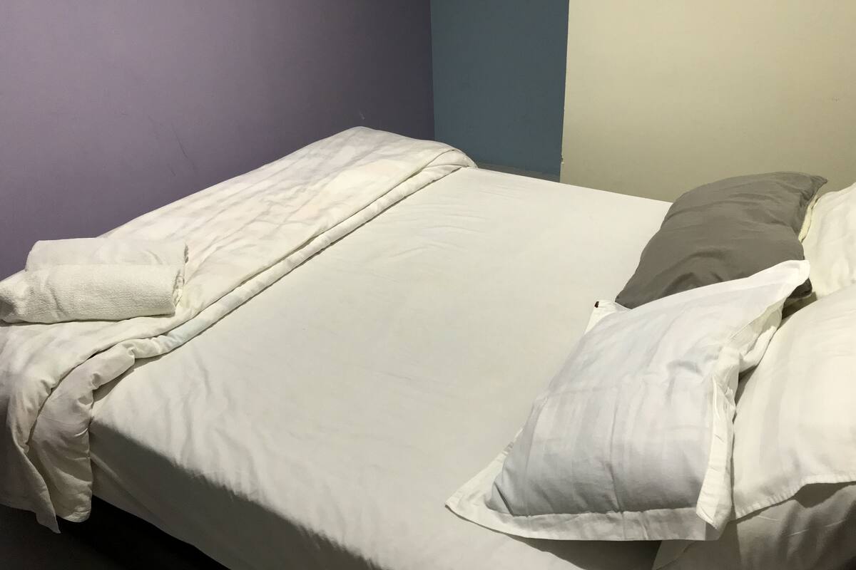 Basic Double Room | Desk, free WiFi, bed sheets