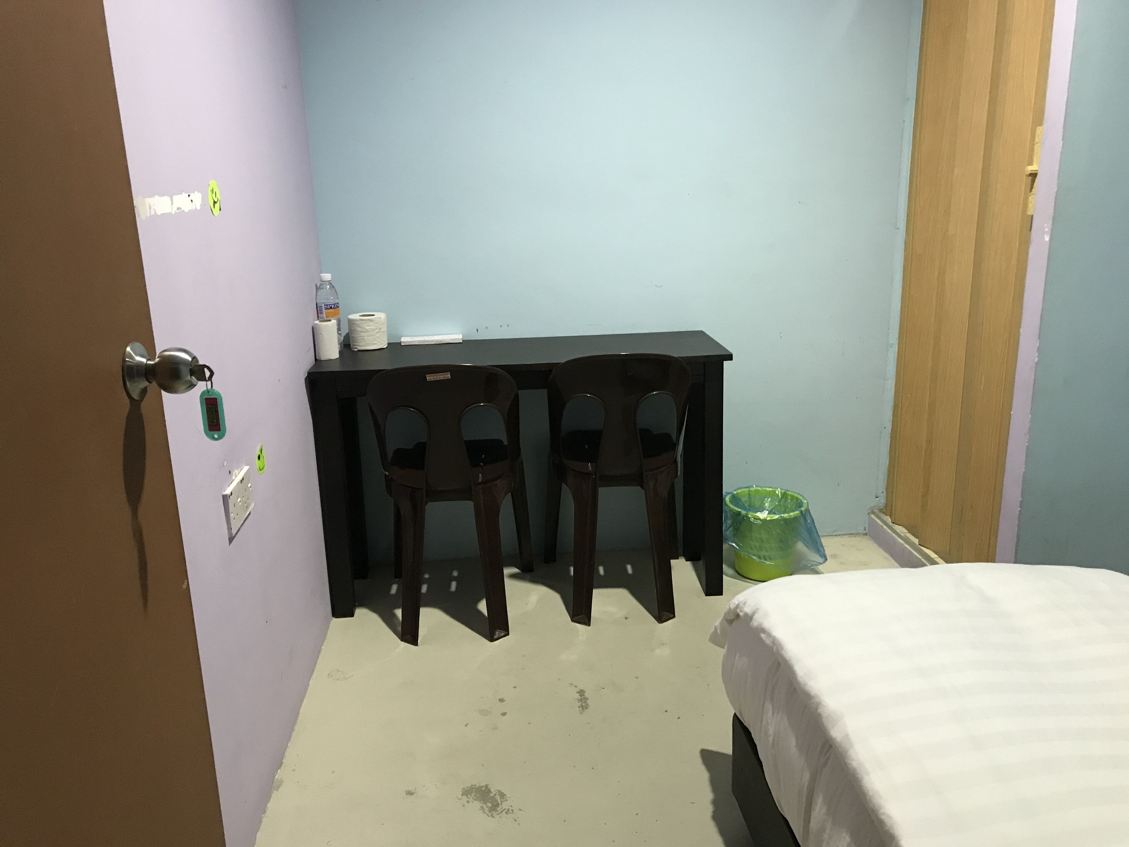 single room | desk, free wifi, bed sheets