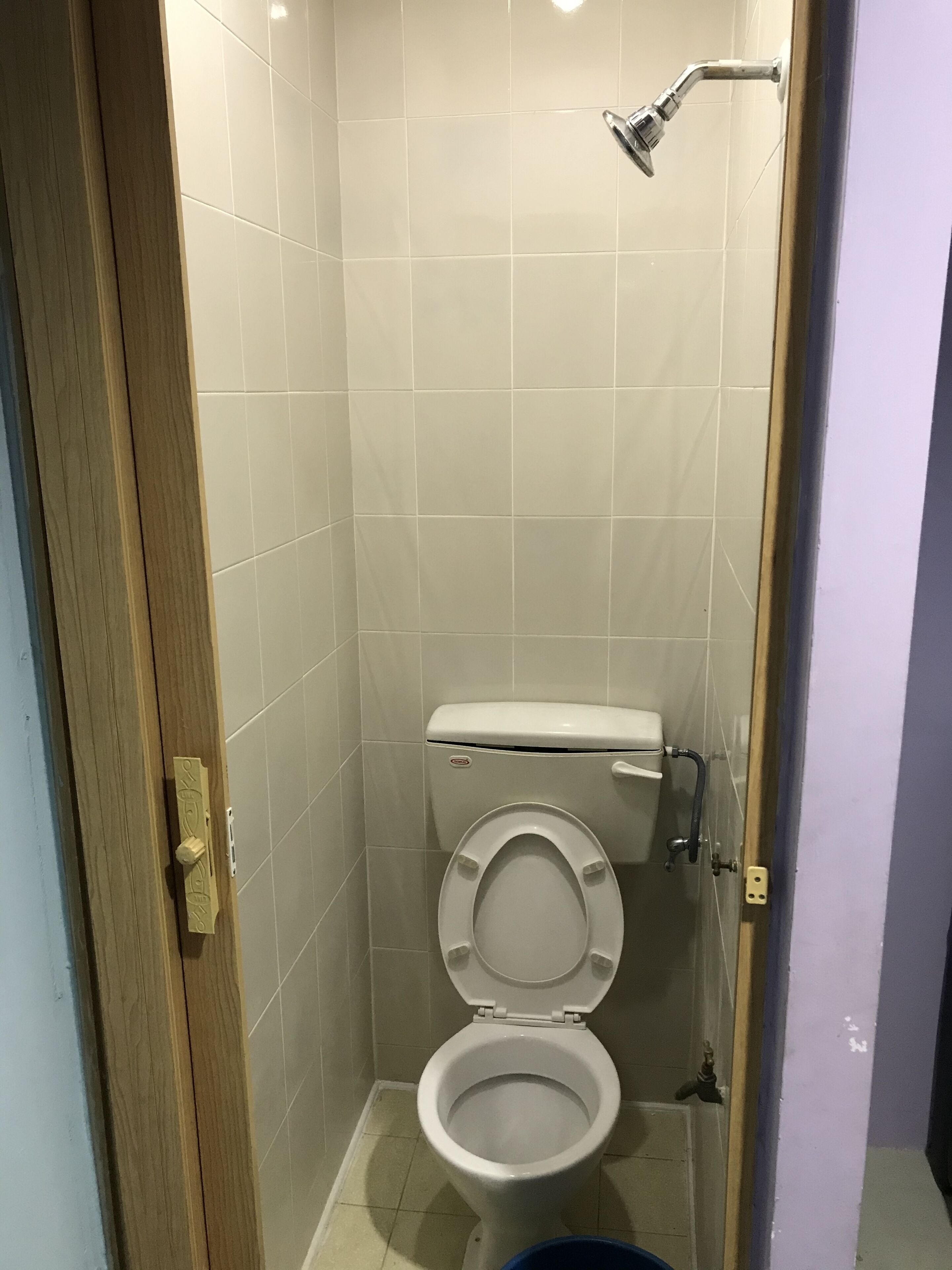 single room | bathroom shower