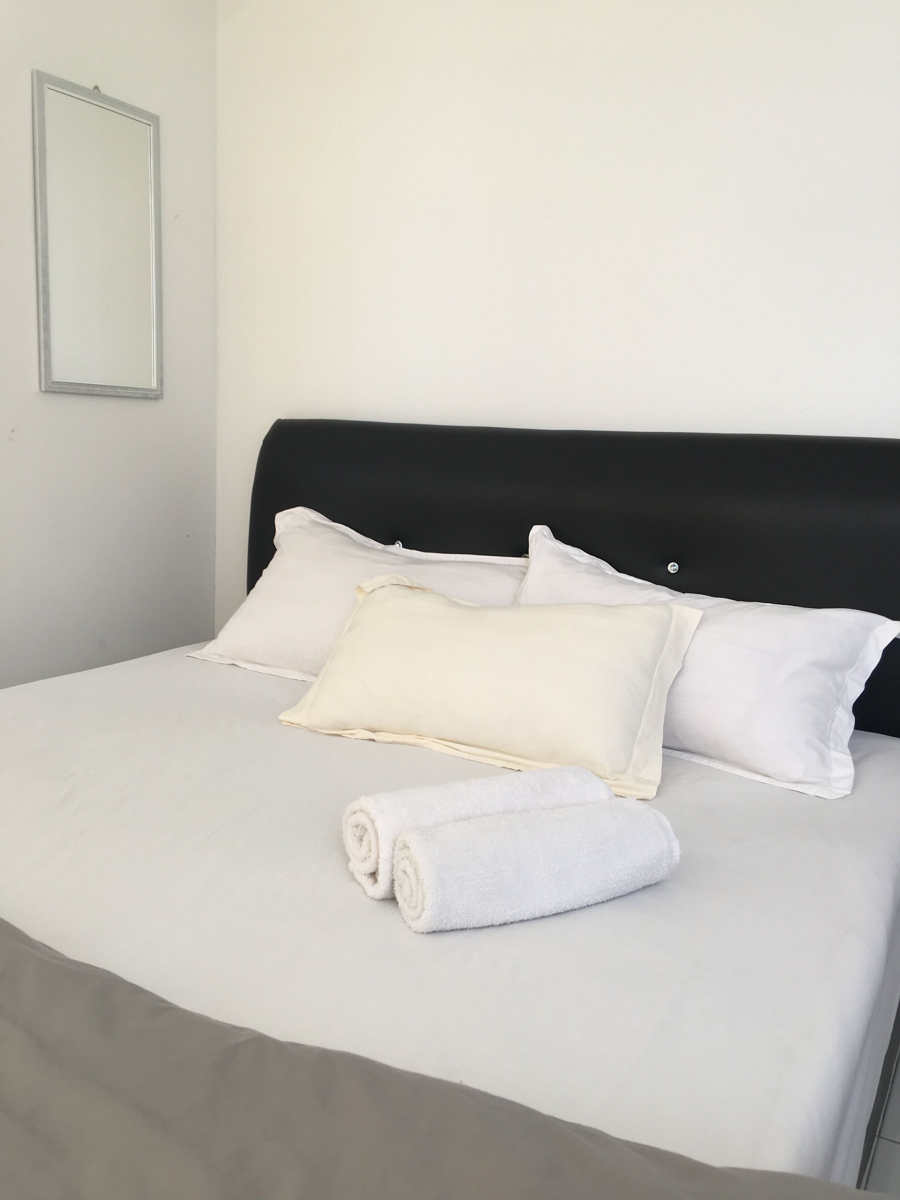 basic double room | room amenity