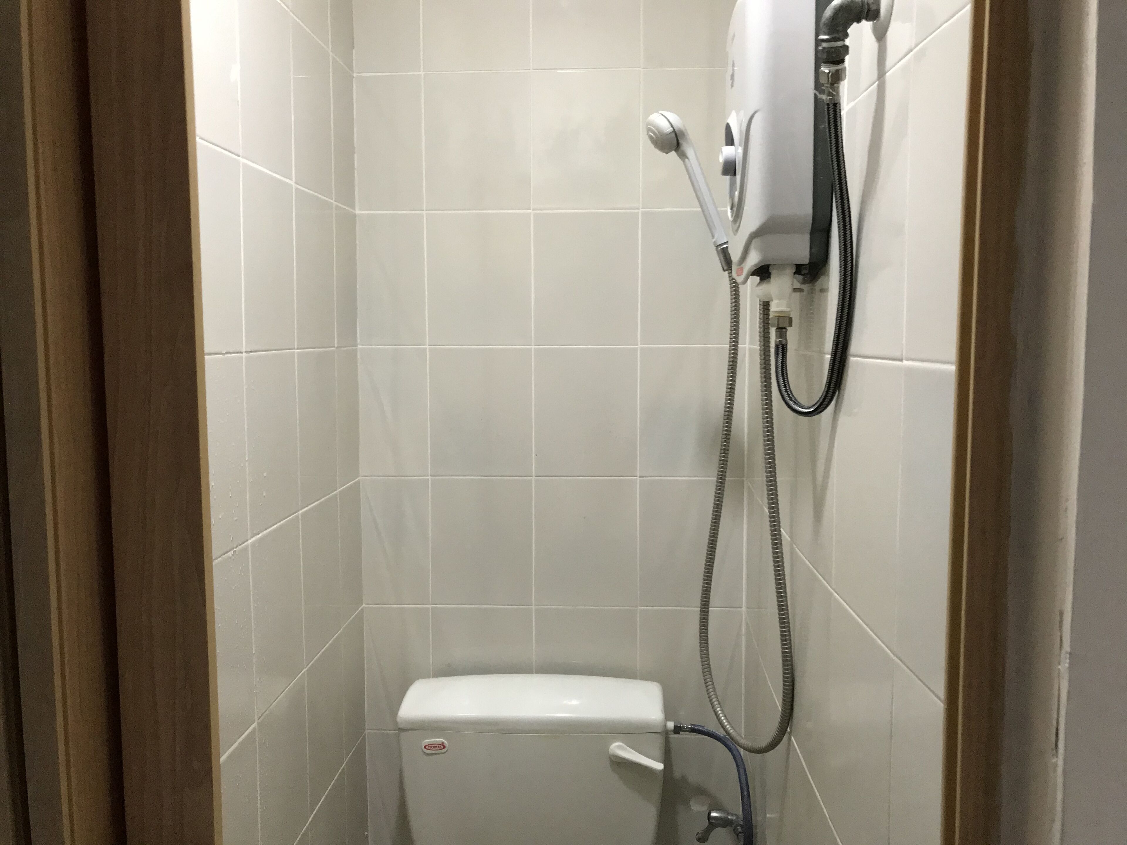 basic double room | bathroom shower