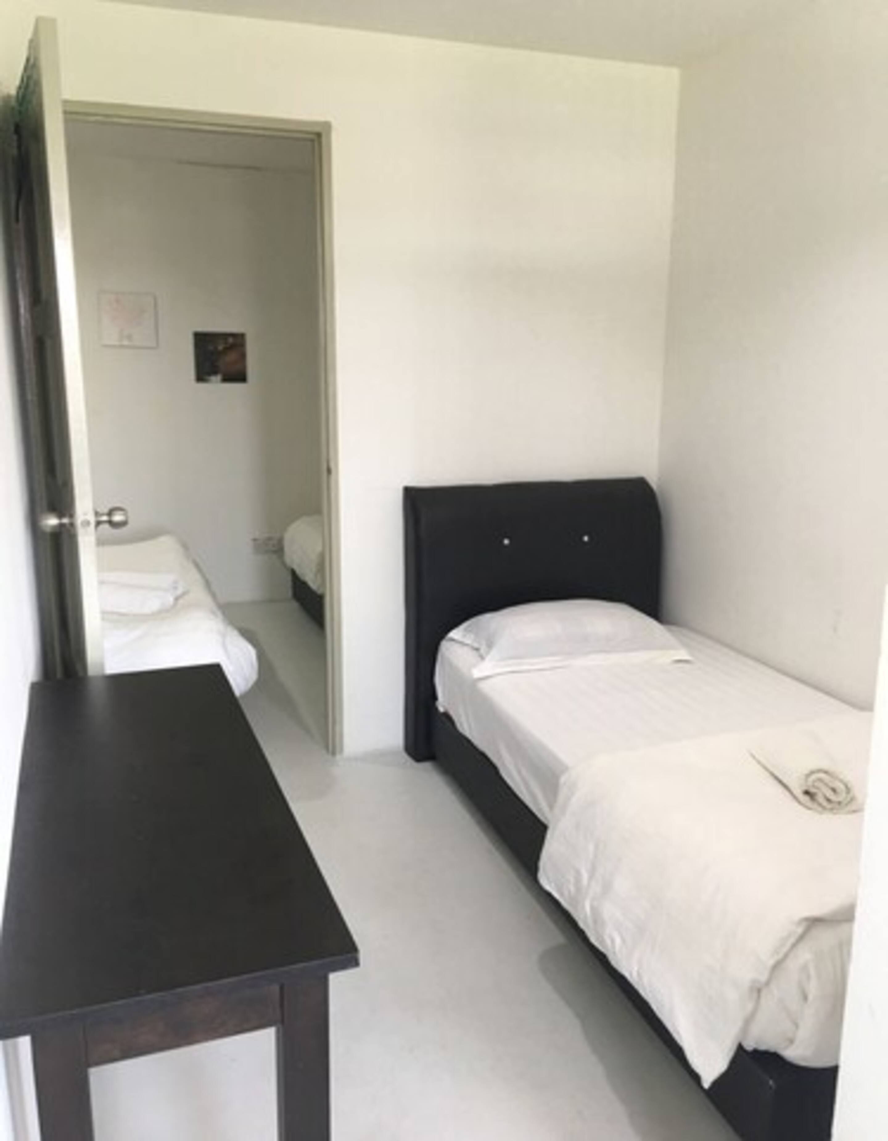 family room | desk, free wifi, bed sheets