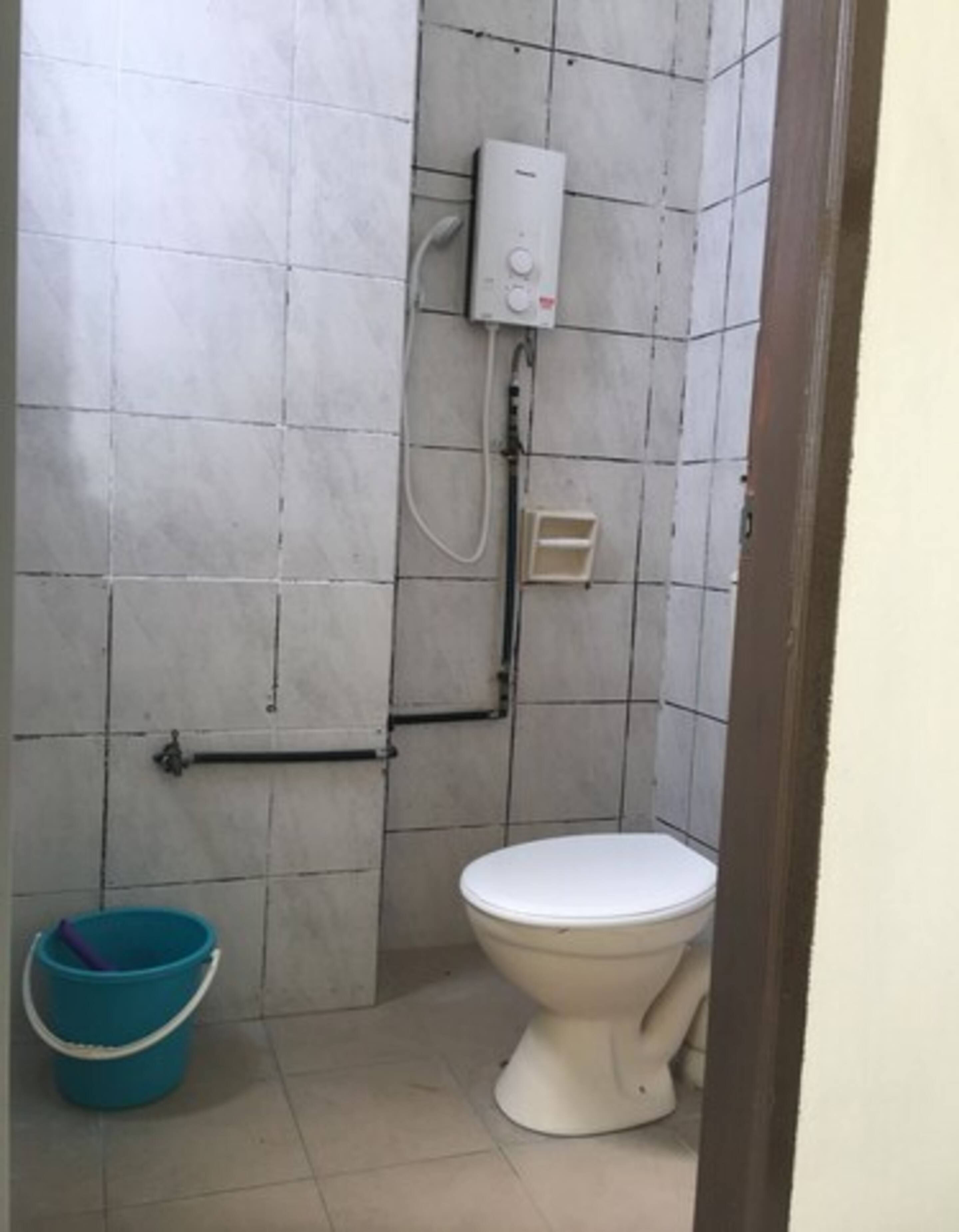 basic double room | bathroom | shower, towels