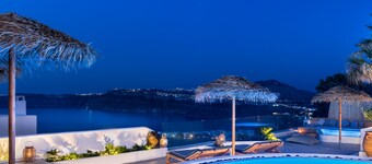 Summer Lovers Villa  Private Outdoor Pool  Hot Tub and Panoramic Caldera View