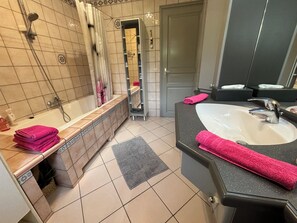 Combined shower/tub, hair dryer, towels, soap
