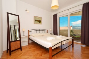 2 chambres, fer et planche à repasser, Wi-Fi gratuit, draps fournis
