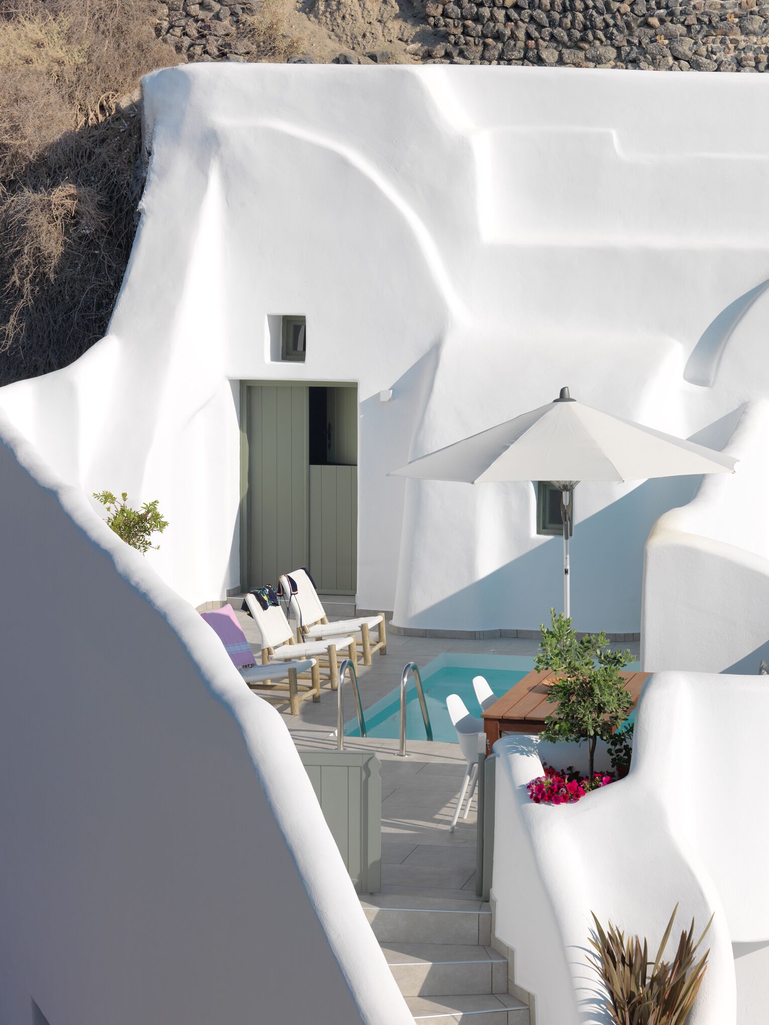 Outdoor pool, sun loungers