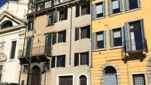 A row of multi-story buildings with balconies and arched windows. - Rivadige Suite 4 with beautiful view on the river (Verona)