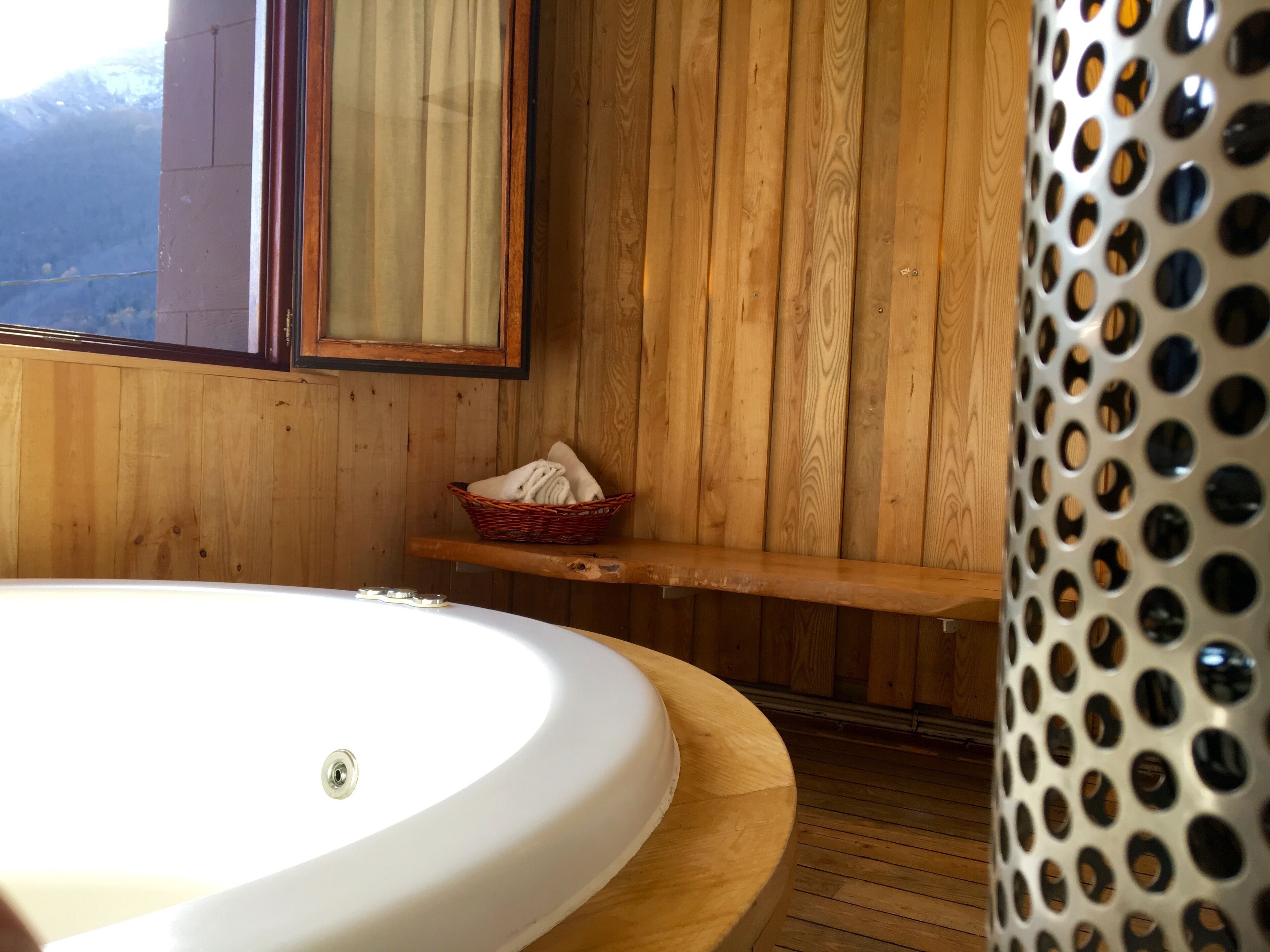 Accommodation in the mountains. Jacuzzi. Picos de Europa. Asturias. Cangas de Onis. 